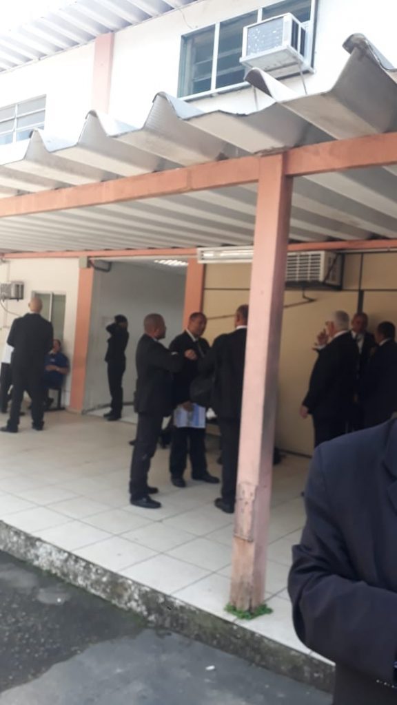 SEM SALÁRIO VIGILANTES DA PROSEG DO HOSPITAL CARDOSO FONTES PROTESTAM