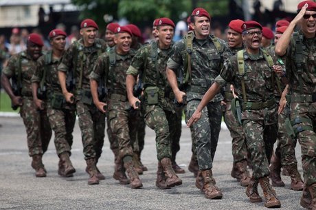 AS APOSENTADORIAS DE MILITARES NO BRASIL SÃO MAIS GENEROSAS QUE AS DE OUTROS PAÍSES